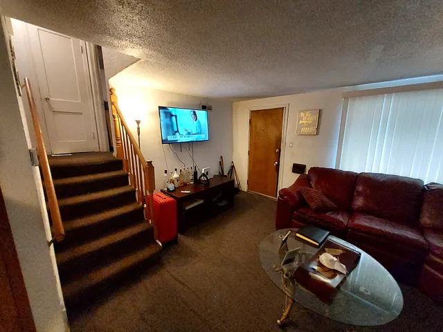 $130,000 | 9834 South Oglesby Avenue, Chicago, IL 60617