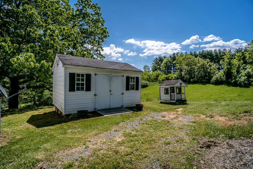 1271 Union Church Road Churchville, VA 24421 - Photo 36 of 46 a view of a house with backyard and a tree