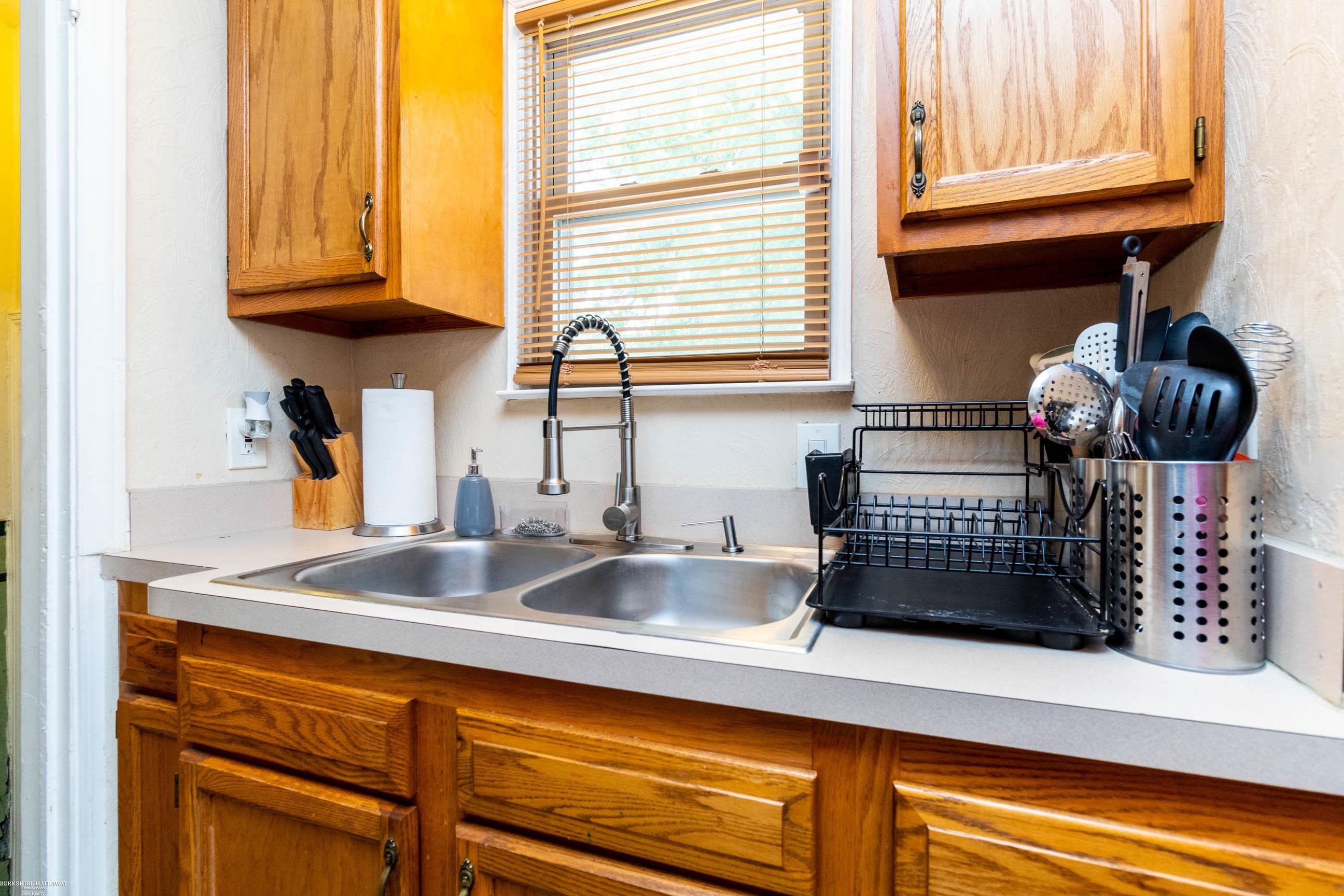 8062 Superior Street Center Line, MI 48015 - Photo 9 of 21