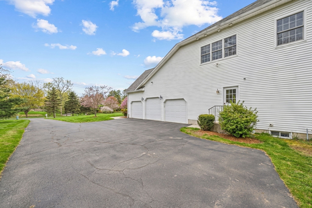 9 Overlook Road Hopkinton, MA 01748 - Photo 6 of 34