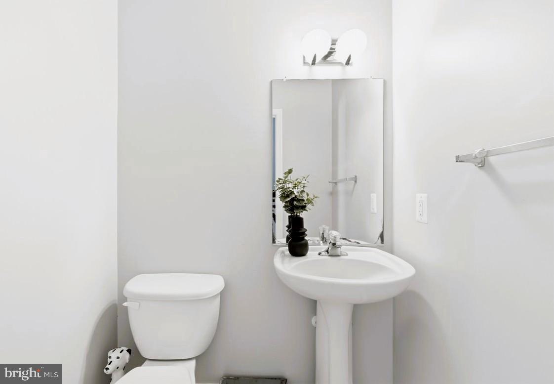 13305 Old Fort Road Fort Washington, MD 20744 - Photo 22 of 41 a bathroom with a toilet sink and mirror