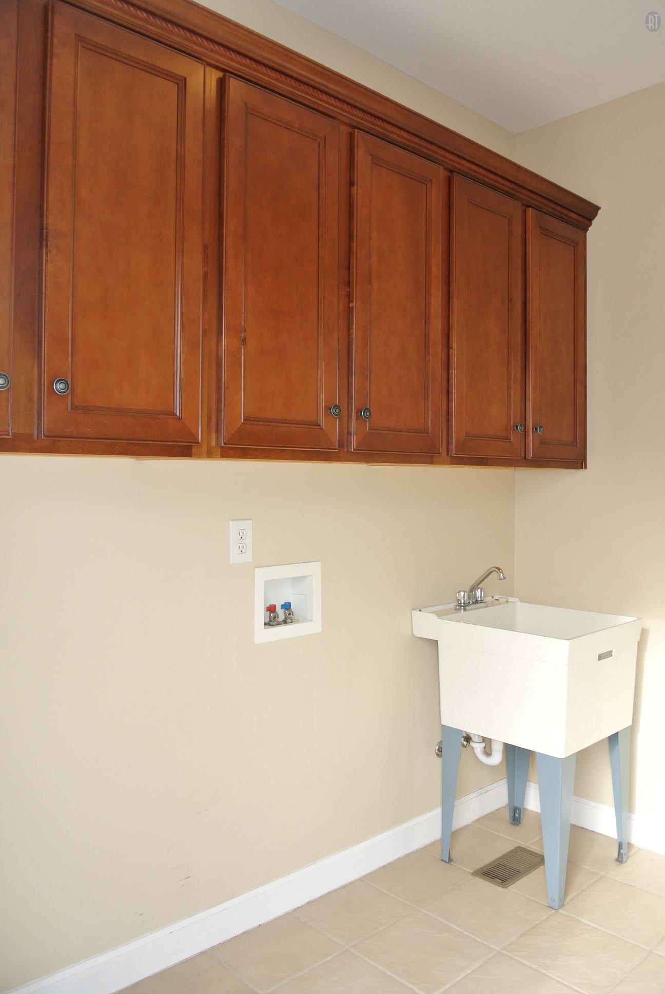 3559 Rabbit Run Trail Clarksville, TN 37043 - Photo 27 of 29 MUDD ROOM - WITH ITS OWN OUTSIDE ENTRANCE