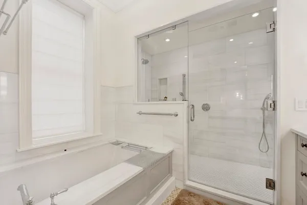 a en suite spacious bathroom with a tub and mirror