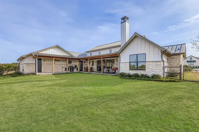 $875,000 | 235 Mr Charlie Lane, Round Mountain, TX 78663