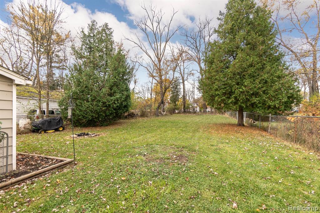 22827 Power Road Farmington, MI 48336 - Photo 34 of 38