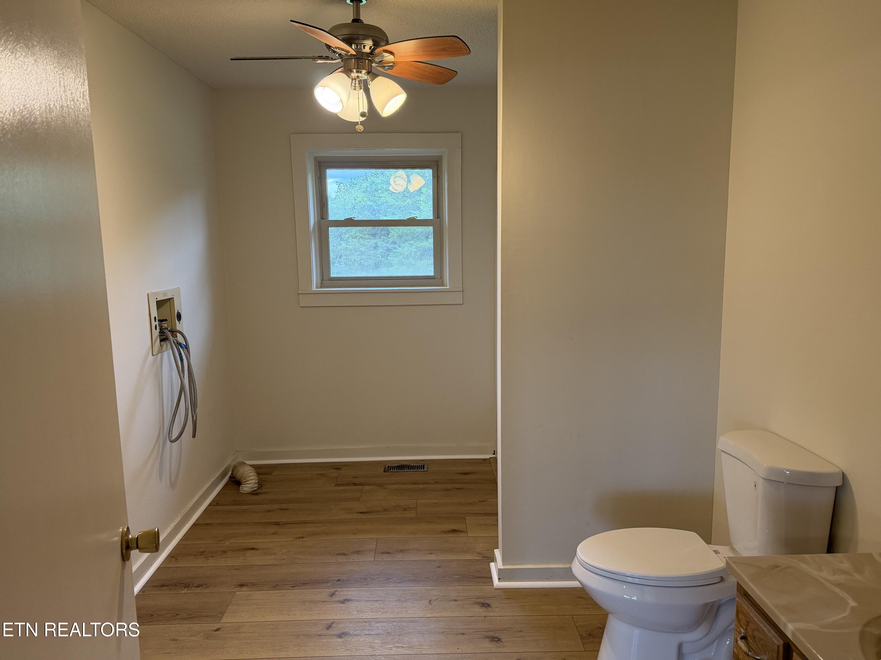 152 Morris Road Kingston, TN 37763 - Photo 9 of 20 Bathroom