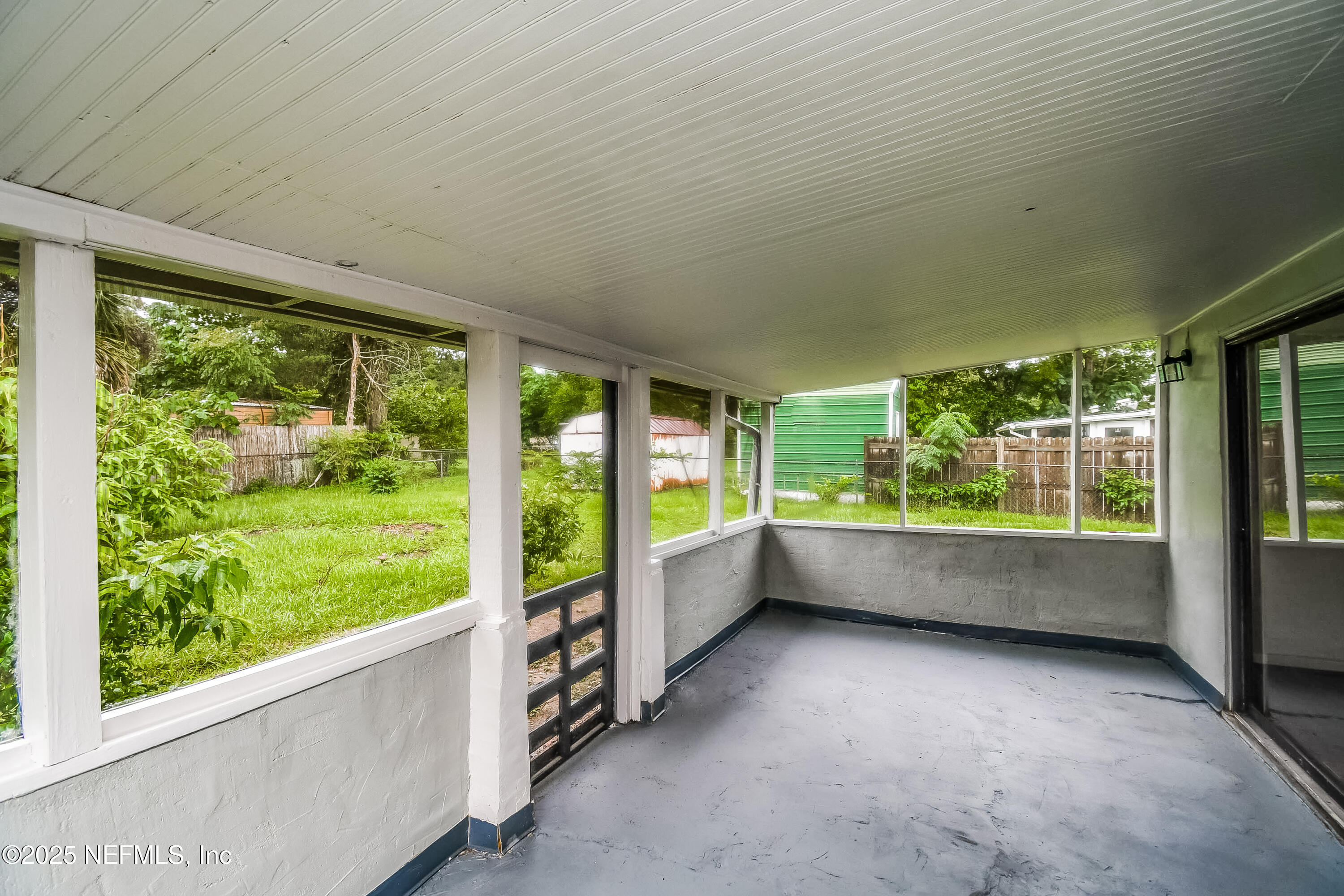 10429 Anders Boulevard Jacksonville, FL 32246 - Photo 14 of 15 a large room with window