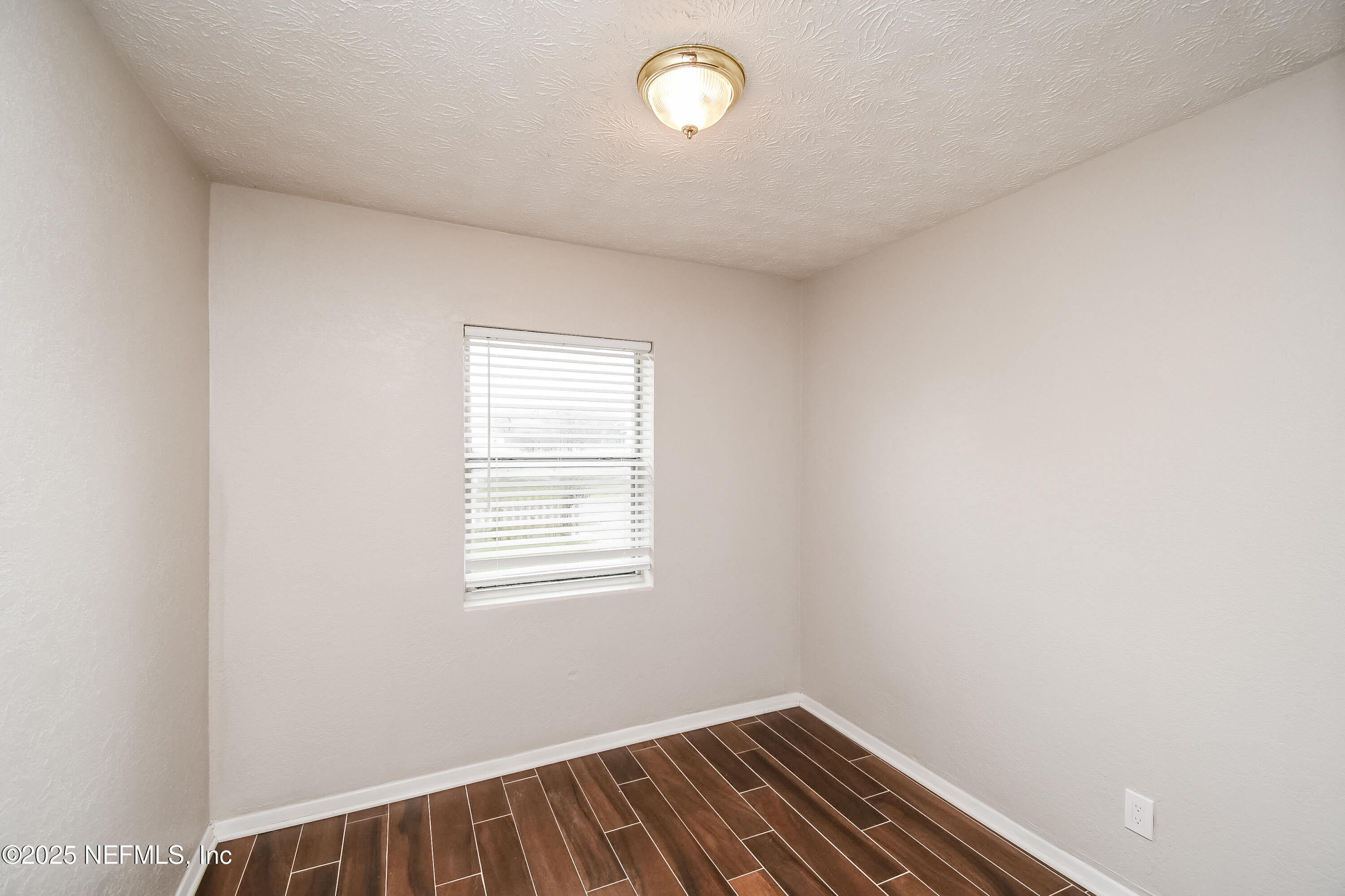 10429 Anders Boulevard Jacksonville, FL 32246 - Photo 10 of 15 an empty room with a window