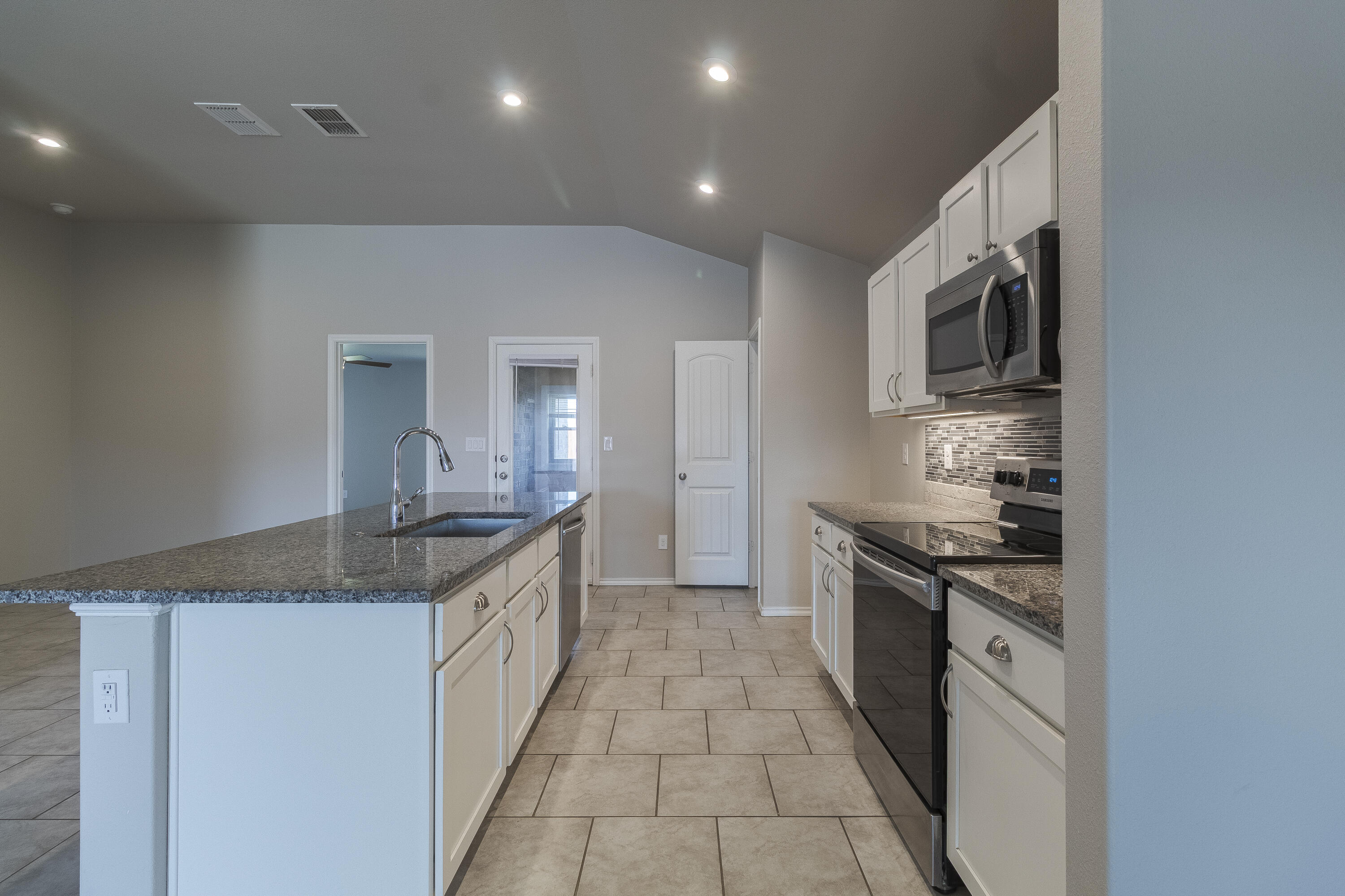 13308 Vernon Avenue Lubbock, TX 79423 - Photo 6 of 24 Kitchen2