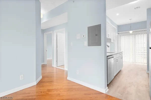 $2,875 | 420 Bloomfield Avenue, Unit 4, Montclair, NJ 07042