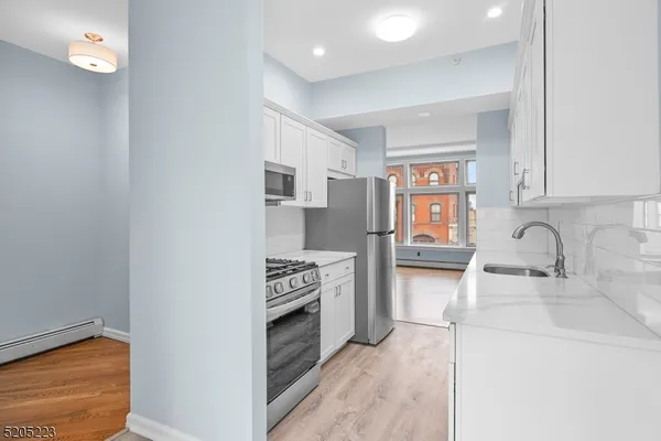 $2,875 | 420 Bloomfield Avenue, Unit 4, Montclair, NJ 07042