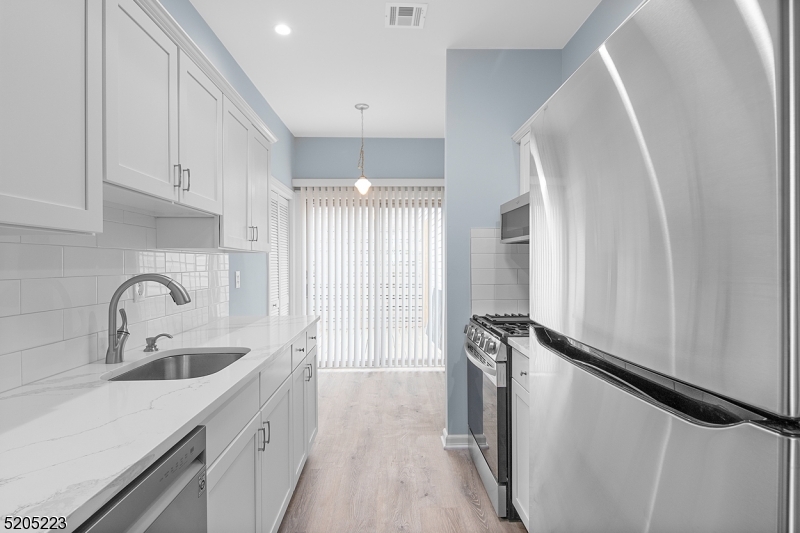 420 Bloomfield Avenue, Unit 4 Montclair, NJ 07042 - Photo 5 of 20
