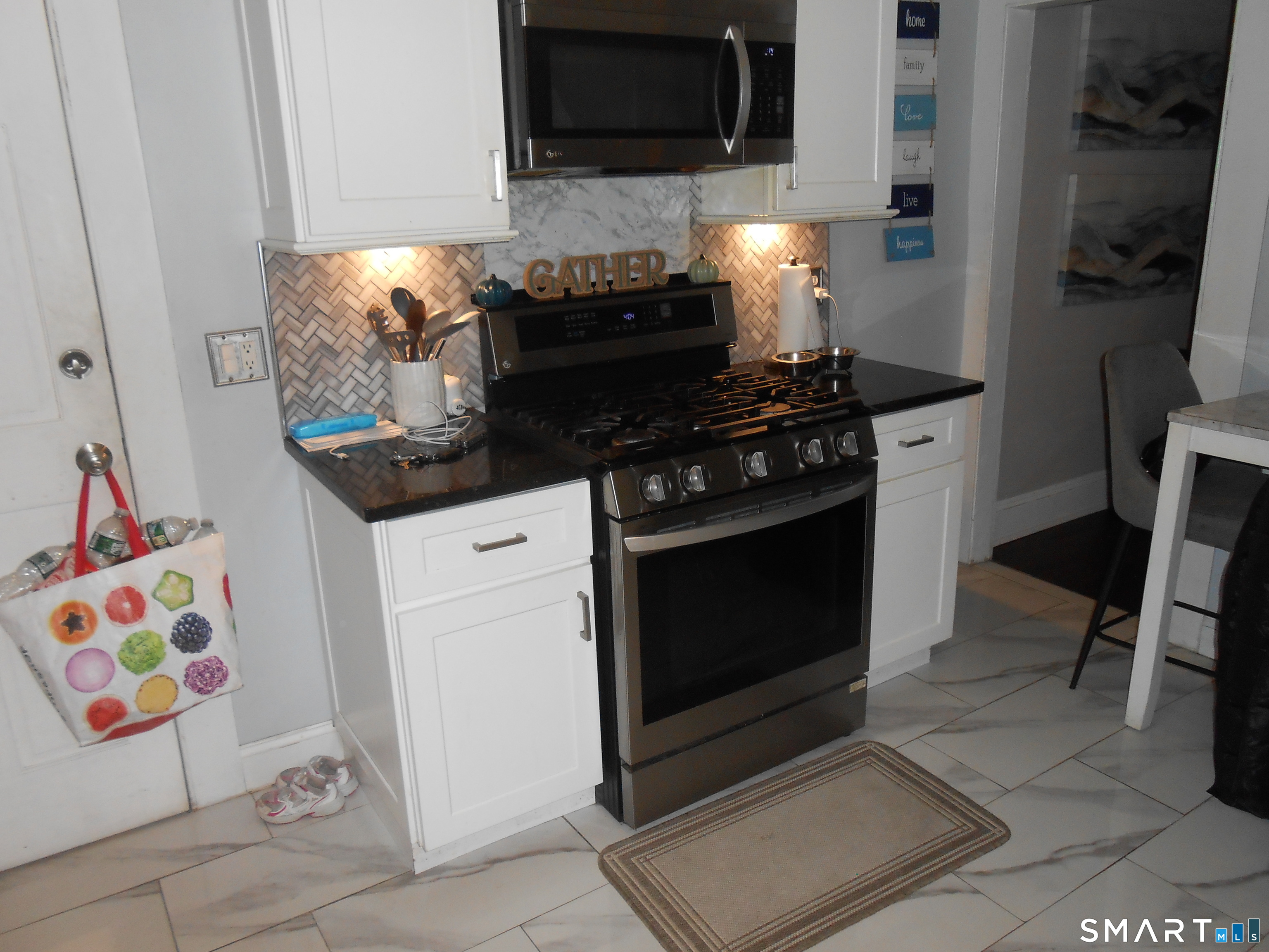 95 Savoy Street Bridgeport, CT 06606 - Photo 21 of 34