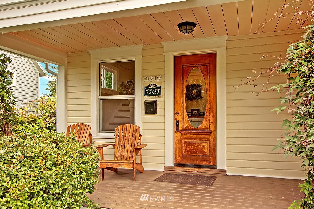 3617 Rockefeller Avenue Everett, WA 98201 - Photo 2 of 23