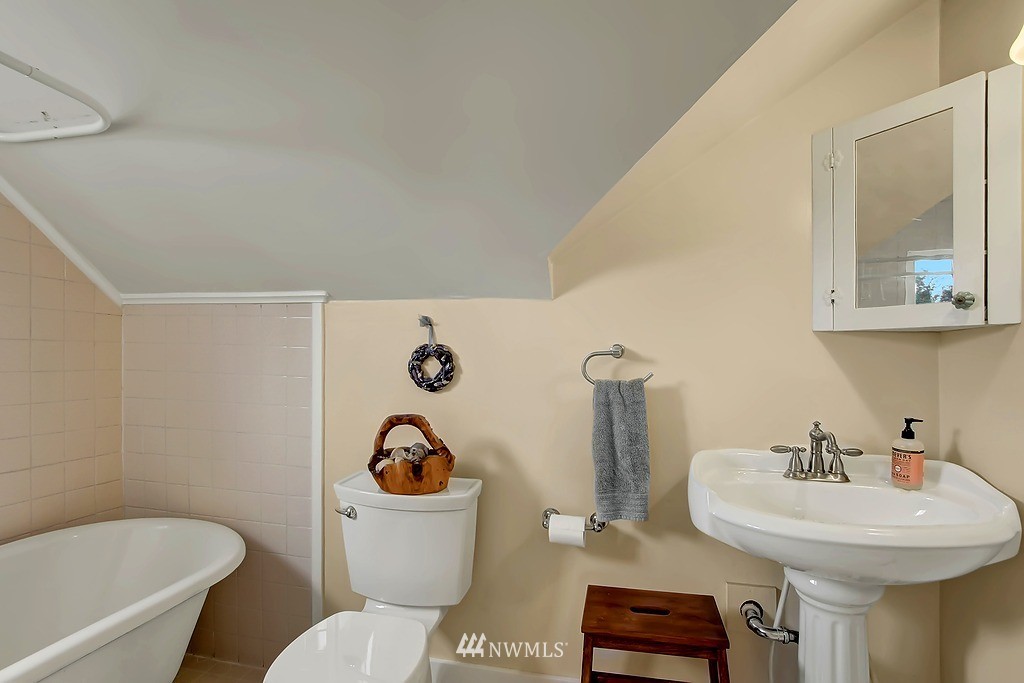 3617 Rockefeller Avenue Everett, WA 98201 - Photo 12 of 23