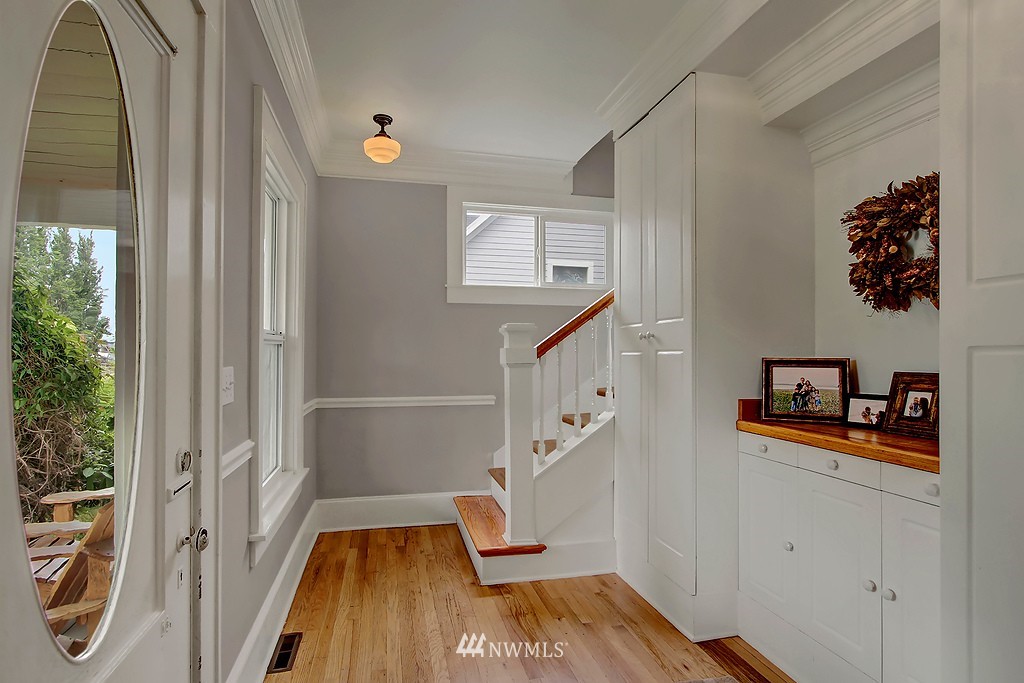 3617 Rockefeller Avenue Everett, WA 98201 - Photo 3 of 23