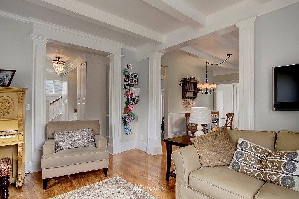 3617 Rockefeller Avenue Everett, WA 98201 - Photo 5 of 23