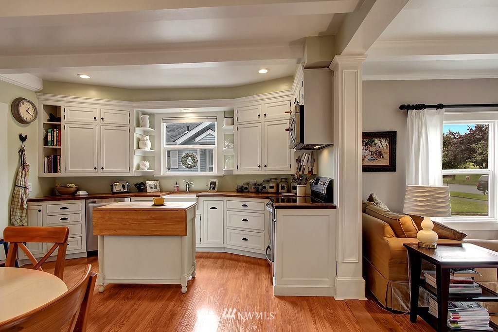 3617 Rockefeller Avenue Everett, WA 98201 - Photo 8 of 23