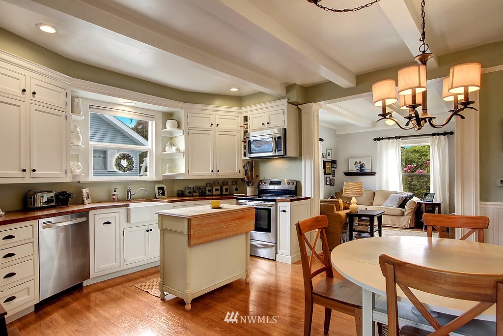 3617 Rockefeller Avenue Everett, WA 98201 - Photo 9 of 23