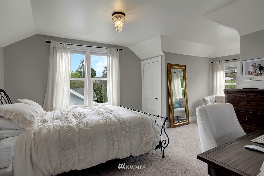 3617 Rockefeller Avenue Everett, WA 98201 - Photo 10 of 23