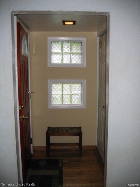 23800 Power Road Farmington, MI 48336 - Photo 3 of 17 Inviting Foyer