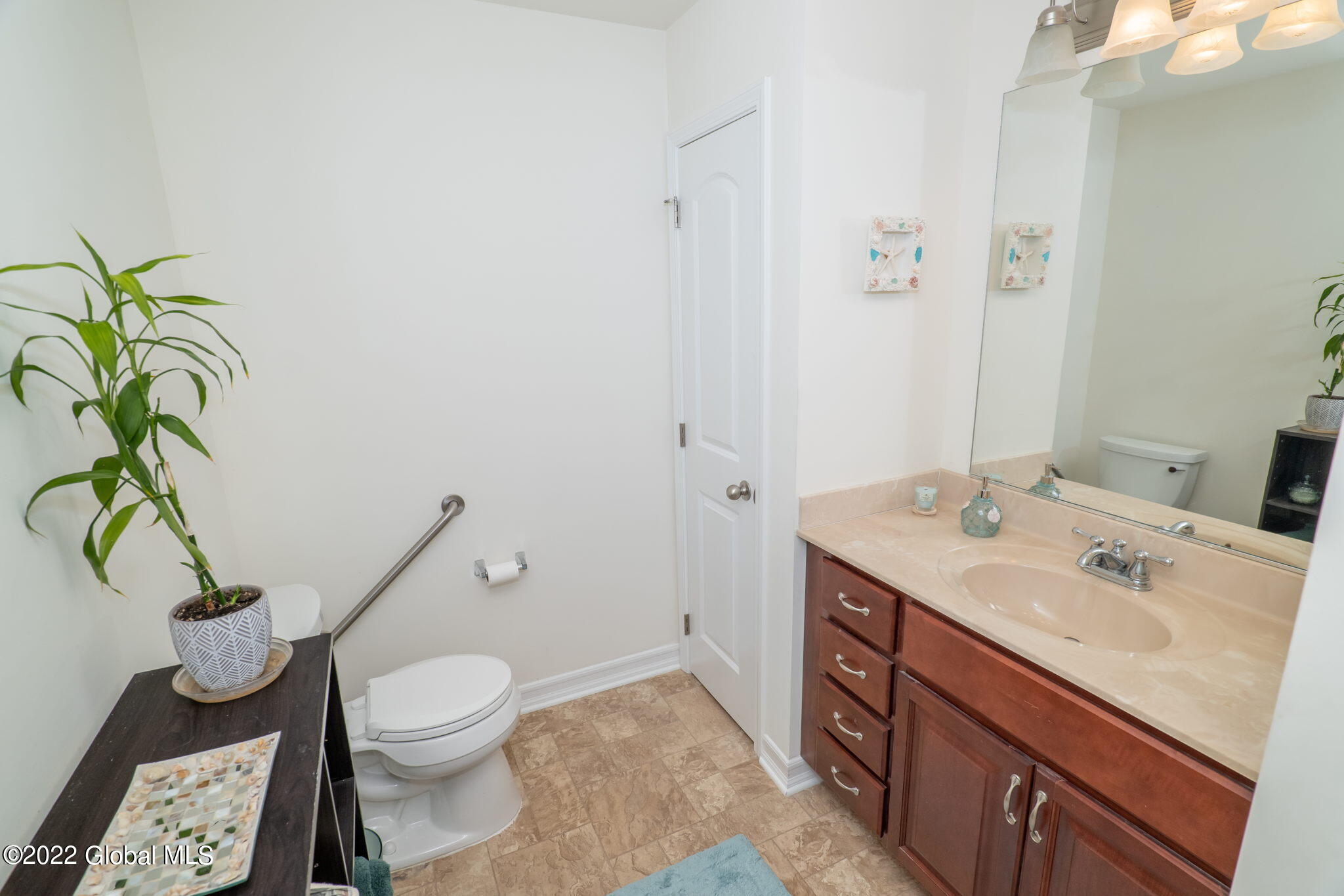 122 Paddock Circle Rotterdam, NY 12306 - Photo 27 of 35 27-web-or-mls-122PaddockCir-27