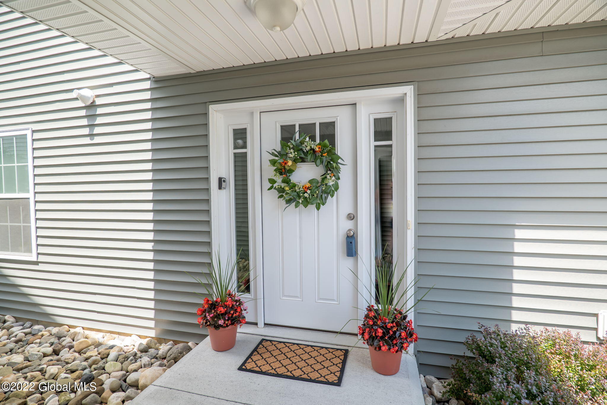 122 Paddock Circle Rotterdam, NY 12306 - Photo 3 of 35 3-web-or-mls-122PaddockCir-3