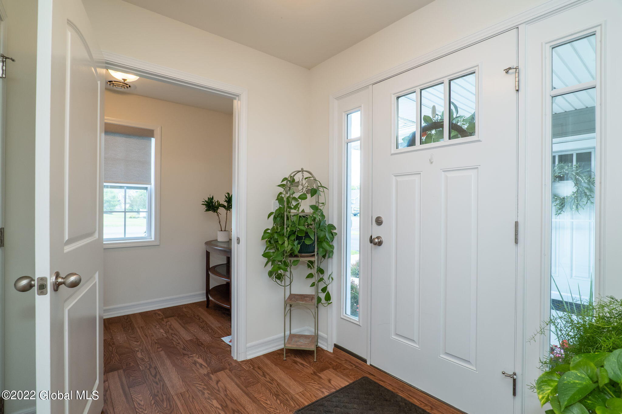 122 Paddock Circle Rotterdam, NY 12306 - Photo 4 of 35 4-web-or-mls-122PaddockCir-4