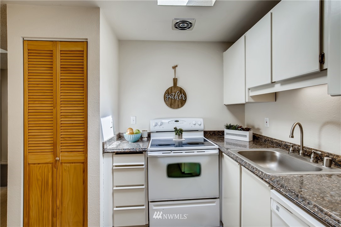 14600 Southeast 176th Street, Unit H7 Renton, WA 98058 - Photo 5 of 13 Gallery Image 5