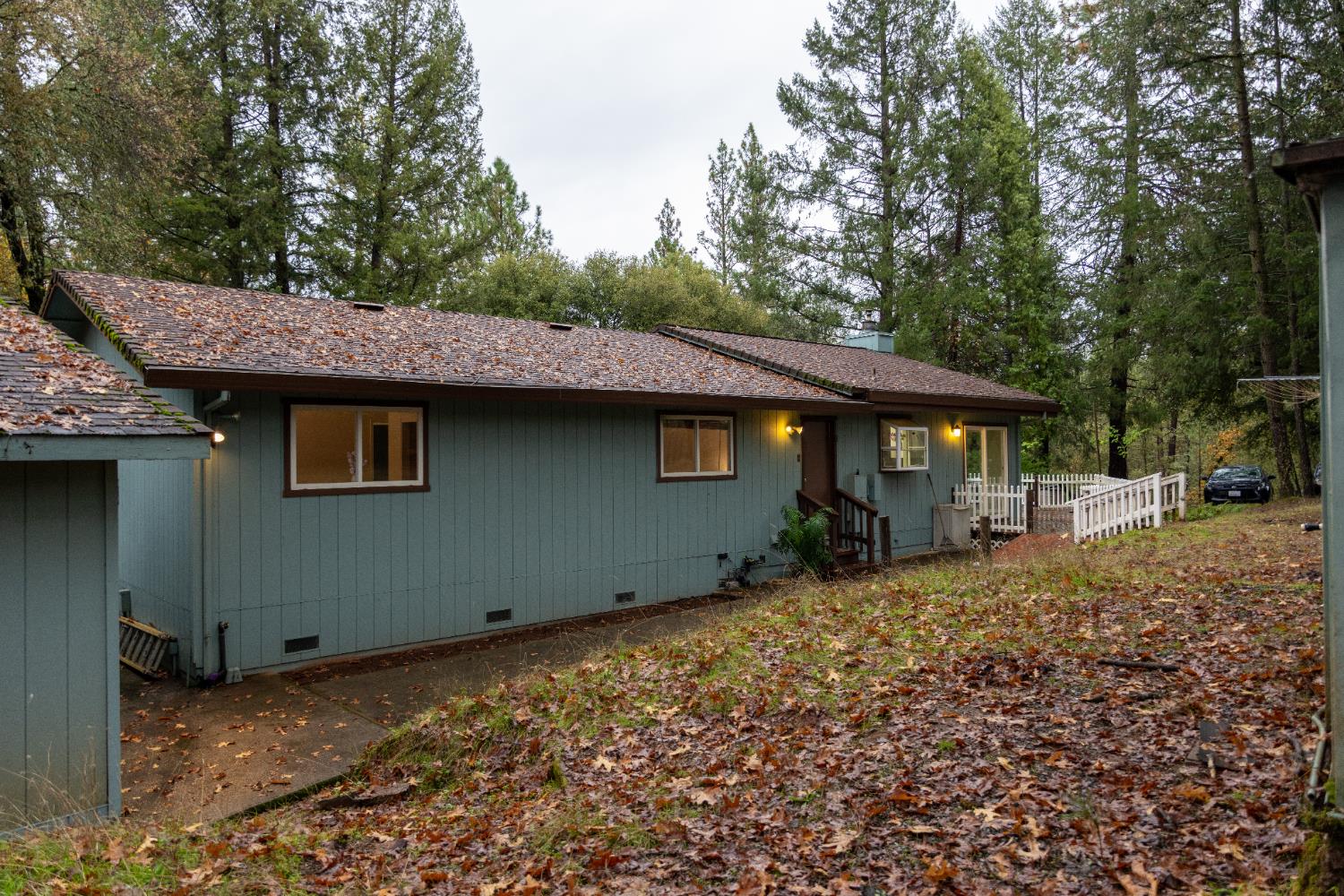 6100 Shasta Road Garden Valley, CA 95633 - Photo 31 of 39 a backyard of a house with table and chairs