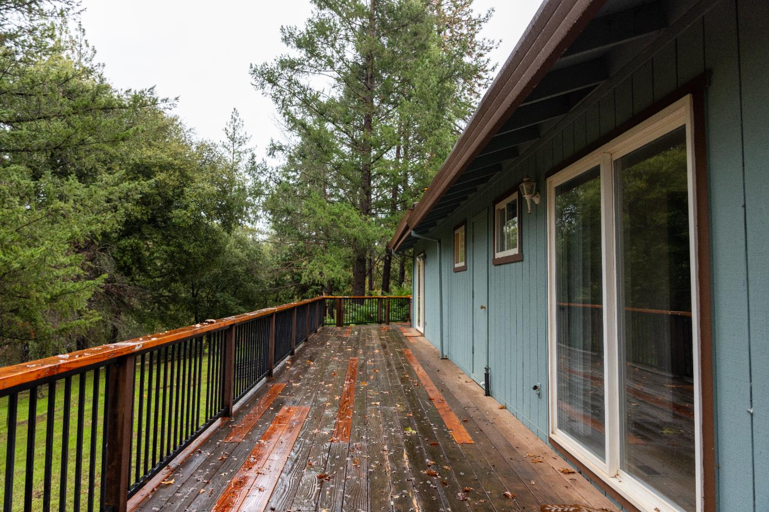 6100 Shasta Road Garden Valley, CA 95633 - Photo 32 of 39 a view of balcony with wooden floor and fence