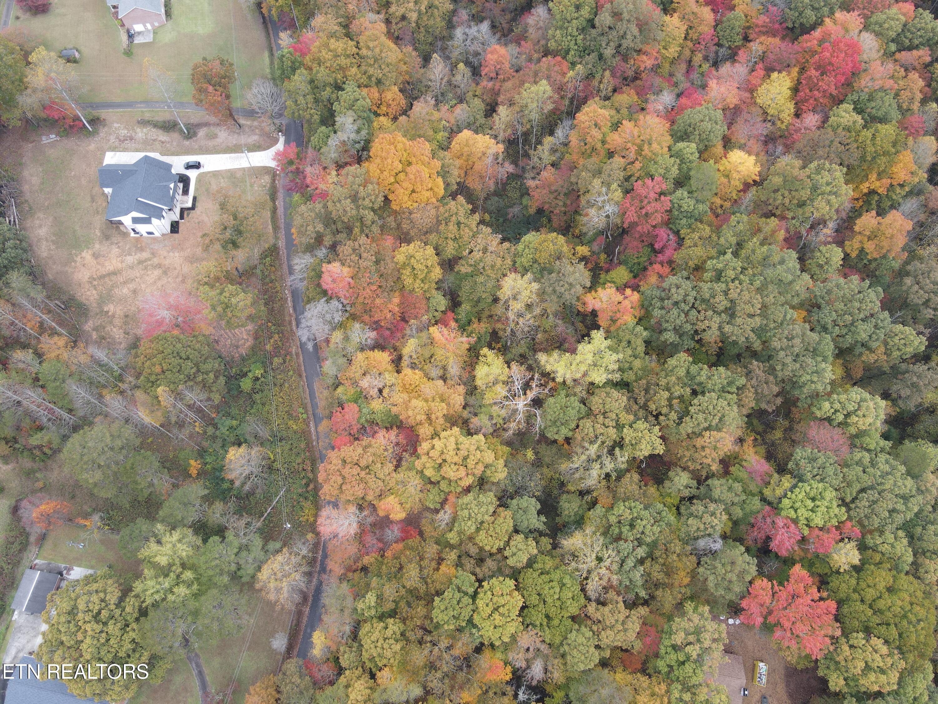 114 Pleasant View Loop Clinton, TN 37716 - Photo 10 of 26 DJI_0332