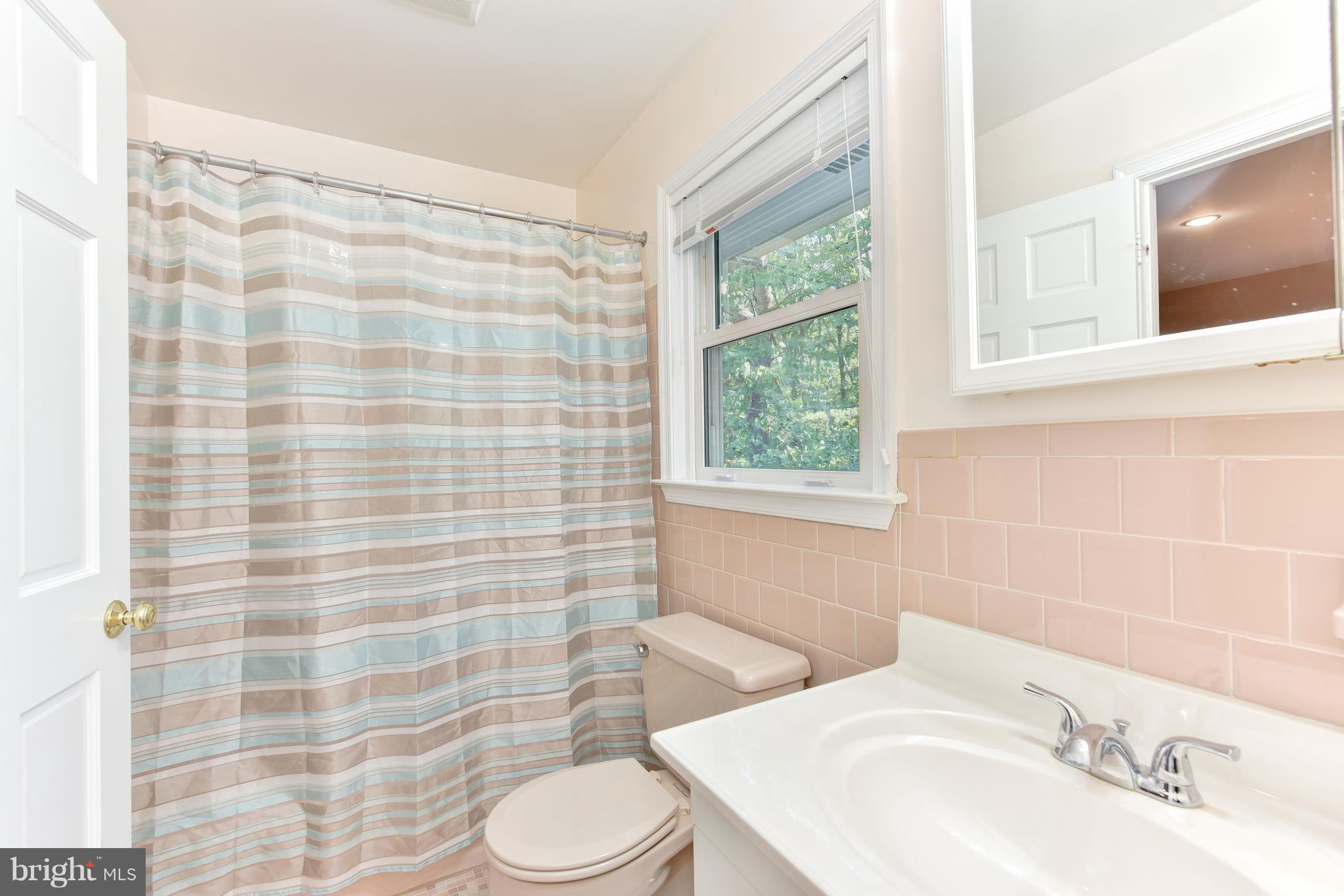 8705 Gateshead Road Alexandria, VA 22309 - Photo 19 of 30 Hall~Bath
