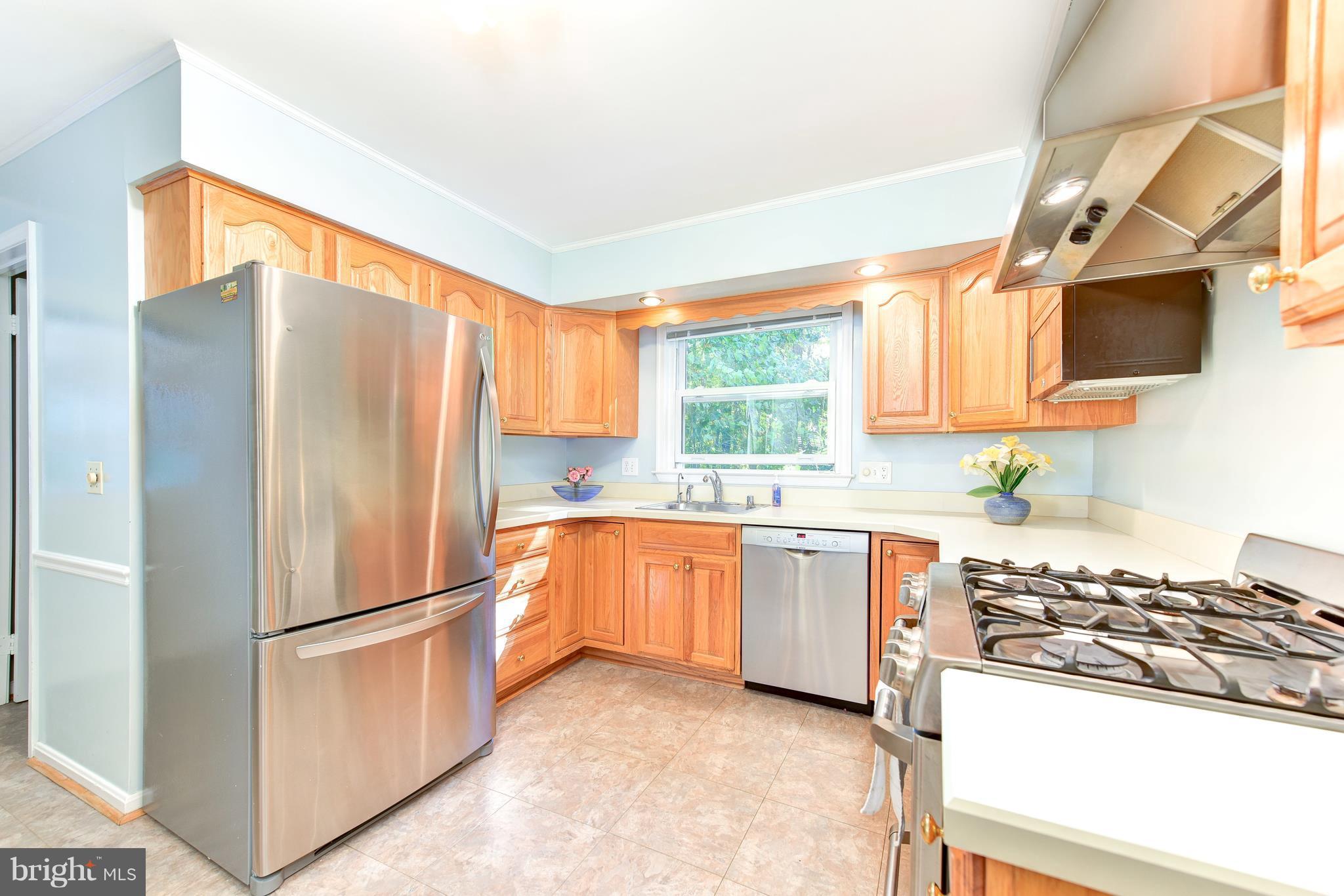 8705 Gateshead Road Alexandria, VA 22309 - Photo 7 of 30 Kitchen