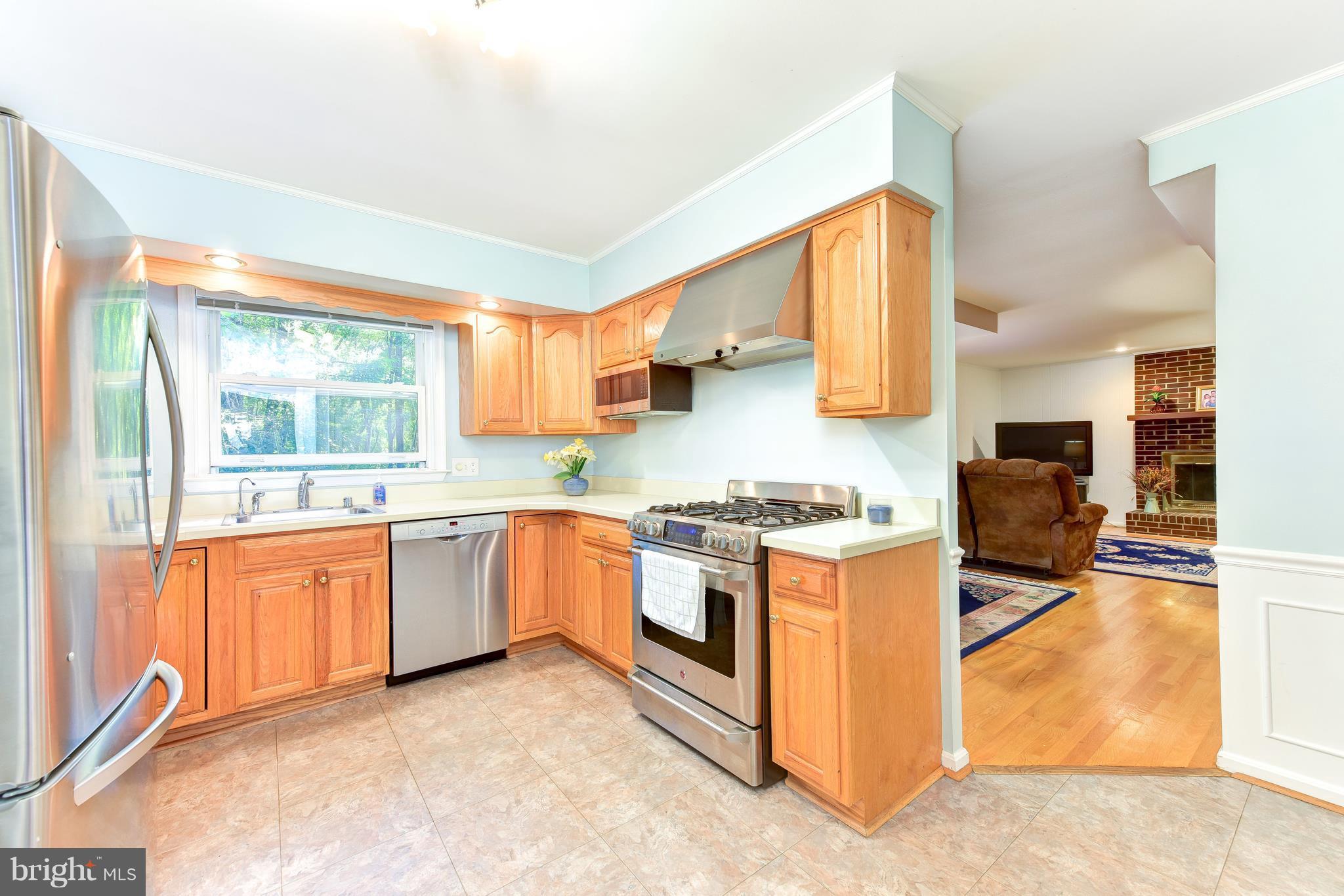8705 Gateshead Road Alexandria, VA 22309 - Photo 8 of 30 Kitchen