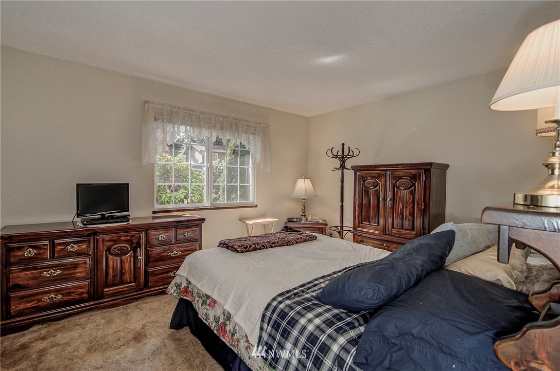 14008 147th Place Southeast Renton, WA 98059 - Photo 13 of 24