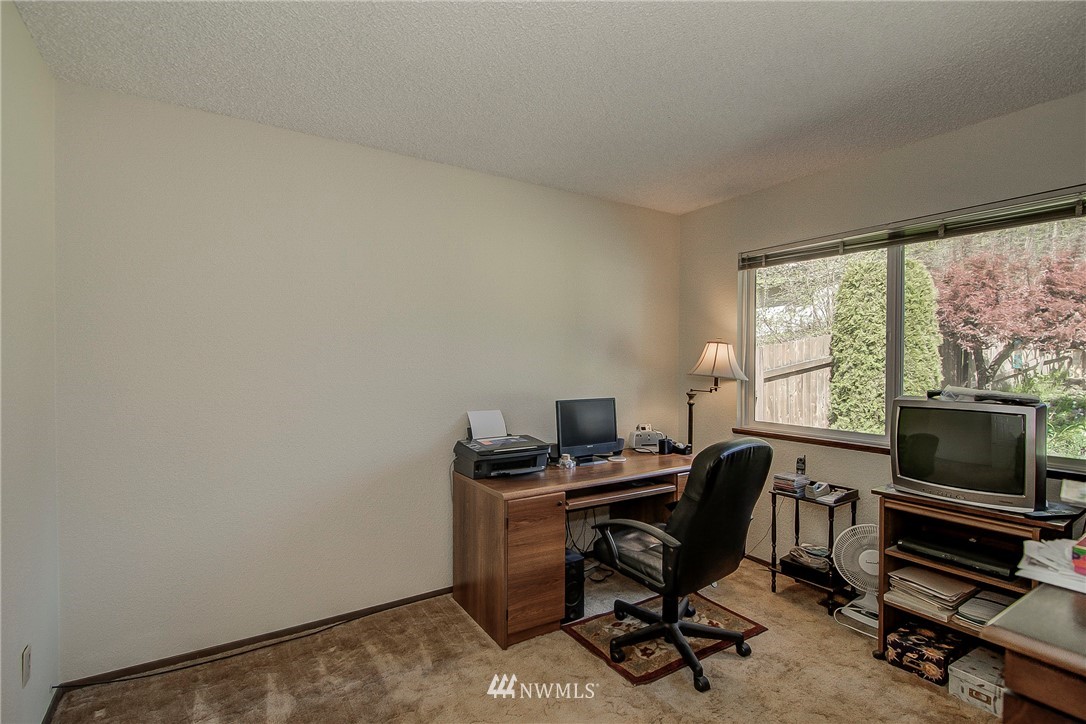14008 147th Place Southeast Renton, WA 98059 - Photo 14 of 24