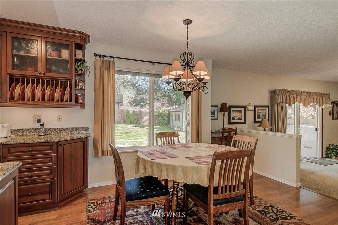 14008 147th Place Southeast Renton, WA 98059 - Photo 6 of 24