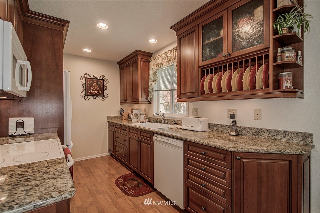 14008 147th Place Southeast Renton, WA 98059 - Photo 9 of 24