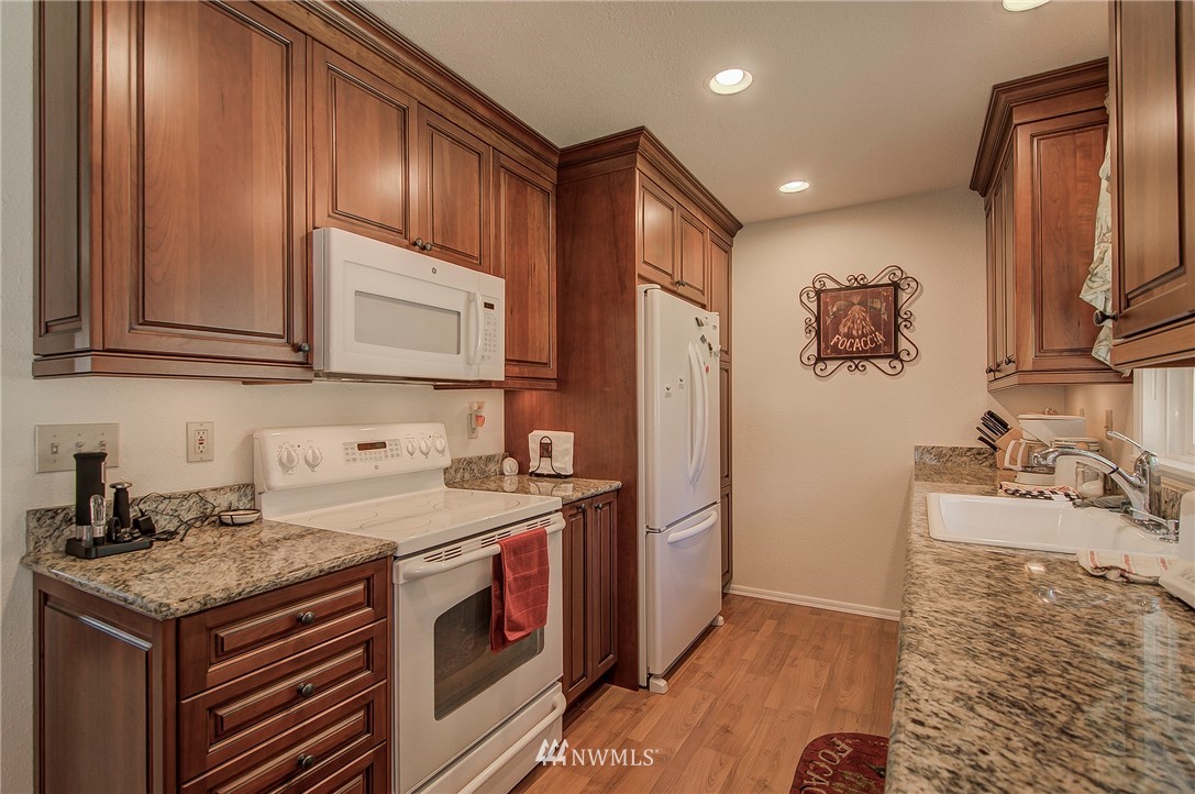 14008 147th Place Southeast Renton, WA 98059 - Photo 10 of 24