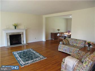 1581 Shoemaker Road Abington, PA 19001 - Photo 2 of 10 Living Room
