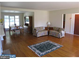 1581 Shoemaker Road Abington, PA 19001 - Photo 3 of 10 Living Room