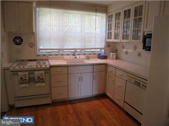 1581 Shoemaker Road Abington, PA 19001 - Photo 6 of 10 Kitchen