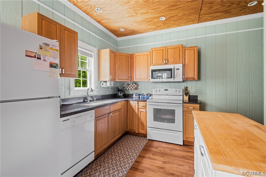 858 Chapel Road New Canton, VA 23123 - Photo 16 of 48 a kitchen with stainless steel appliances a stove a sink and a refrigerator