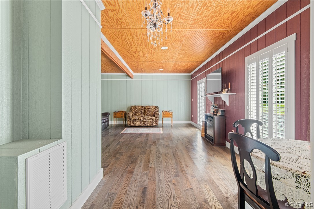 858 Chapel Road New Canton, VA 23123 - Photo 28 of 48 a view of a livingroom with furniture and hardwood floor