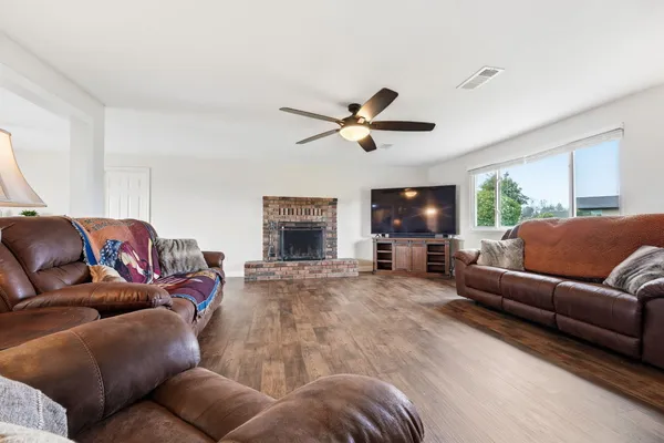 $389,000 | 2415 Marion Court, Redding, CA 96001