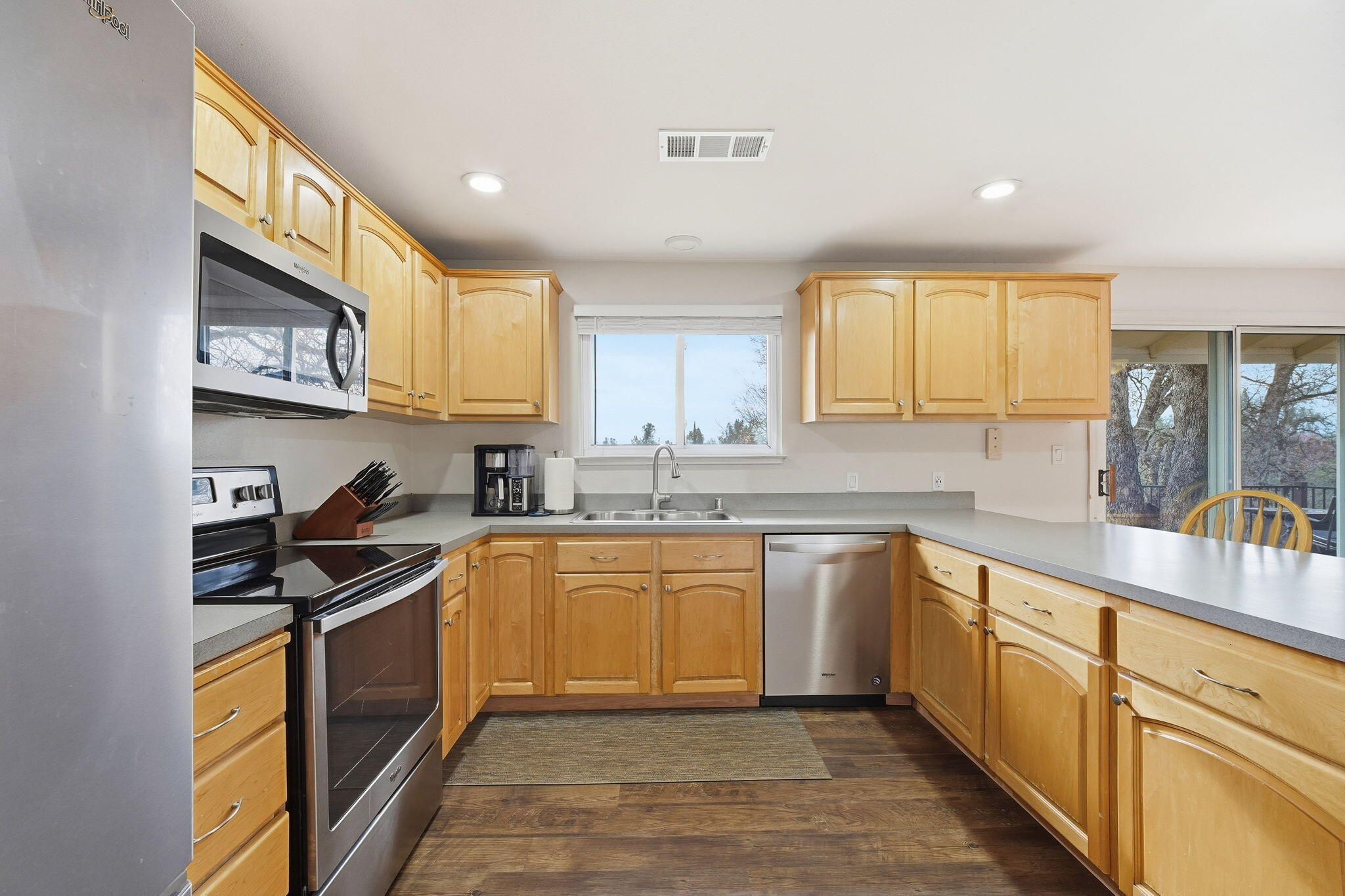 2415 Marion Court Redding, CA 96001 - Photo 8 of 22 9-web-or-mls-IMG-09