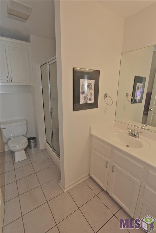 16832 Sunset Point Court Baton Rouge, LA 70816 - Photo 44 of 47 Upstairs Full Bath