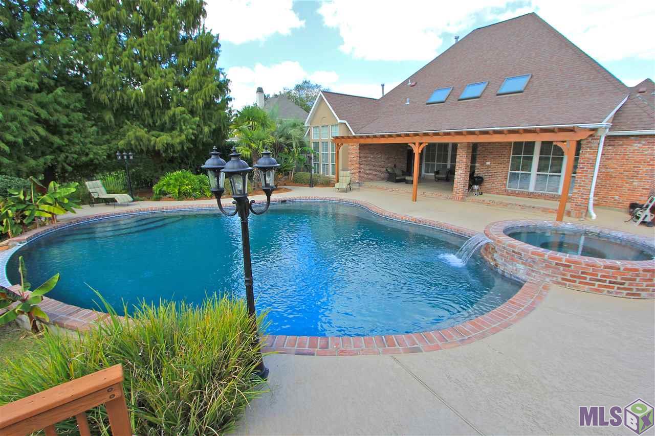 16832 Sunset Point Court Baton Rouge, LA 70816 - Photo 9 of 47 Exterior Lighting