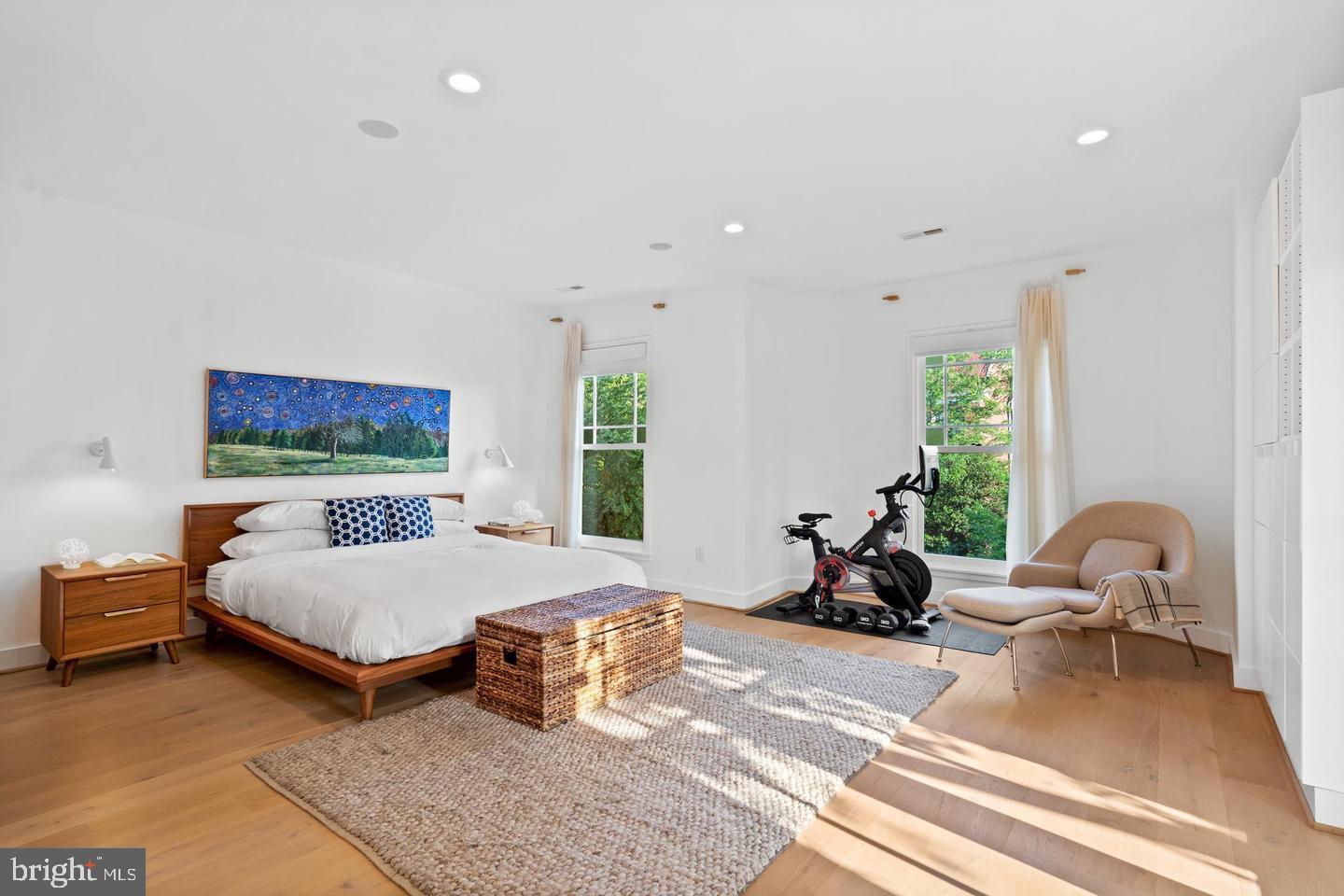 3417 R Street Northwest Washington, DC 20007 - Photo 15 of 29 Vast light-filled primary suite